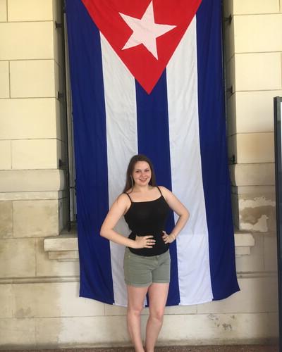 高年级学生萨拉·戴尔(Sarah Dyer)很享受课堂课程和古巴沉浸式体验之间的联系. “我希望回去继续我的研究，并对这个非凡的青年和音乐文化获得新的视角."